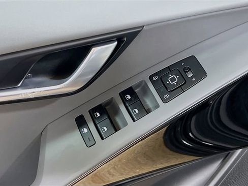 Certified 2023 Kia Niro EX image 18