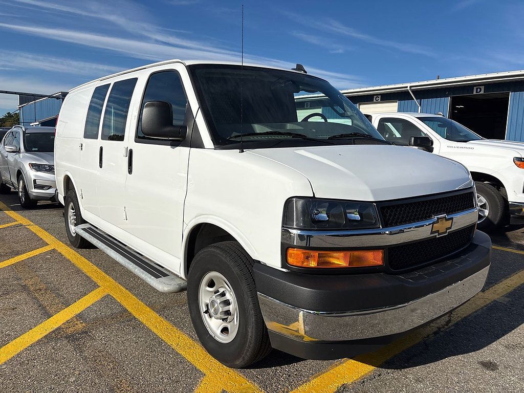 Used 2025 Chevrolet Express 2500 w/ Driver Convenience Package RWD image 2