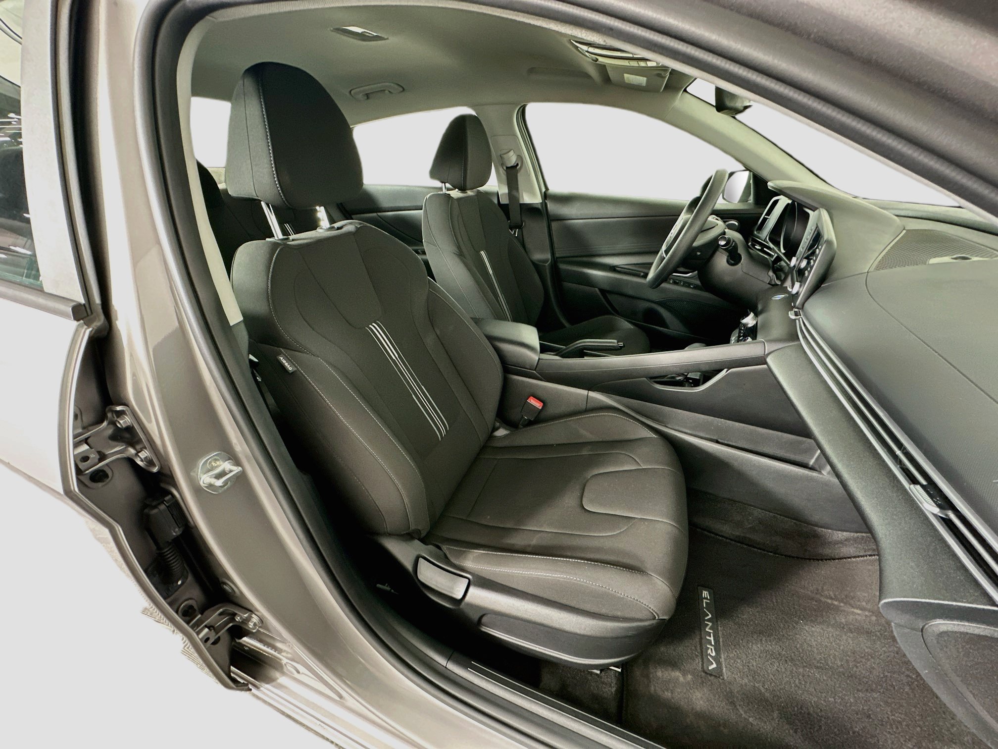 Used 2022 Hyundai Elantra SEL FWD image 31