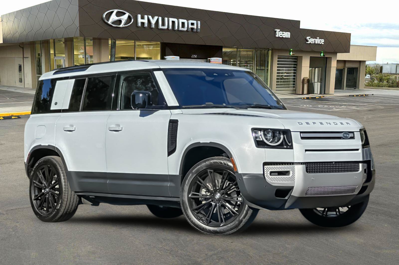 Used 2022 Land Rover Defender 110 AWD/4WD image 2
