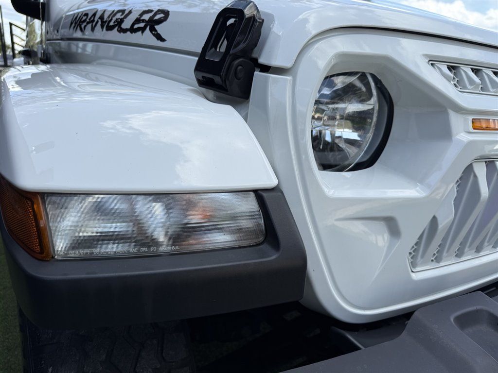 Used 2021 Jeep Wrangler Unlimited Sahara w/ Uconnect 4C Nav & Sound Group AWD/4WD image 9