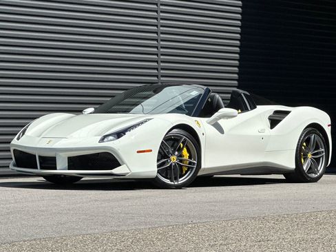 Used 2019 Ferrari 488 Spider image 1