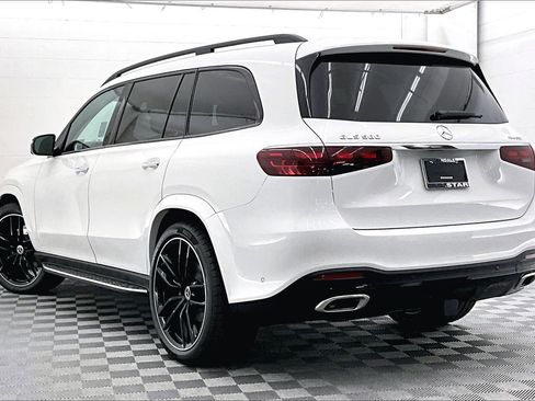 New 2026 Mercedes-Benz GLS 580 4MATIC image 2