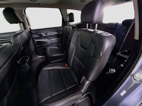 Used 2025 Kia Telluride S FWD image 29