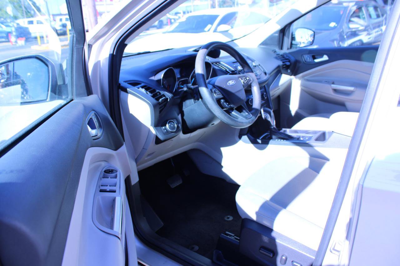 Used 2018 Ford Escape SE FWD image 11