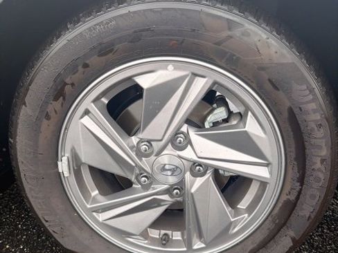 Used 2025 Hyundai Elantra SE image 9