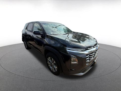 Used 2025 Chevrolet Equinox LT FWD image 2