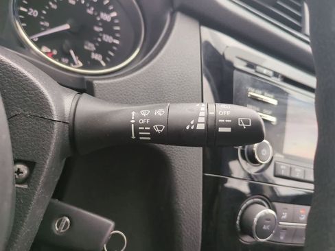 Used 2018 Nissan Rogue Sport S image 24