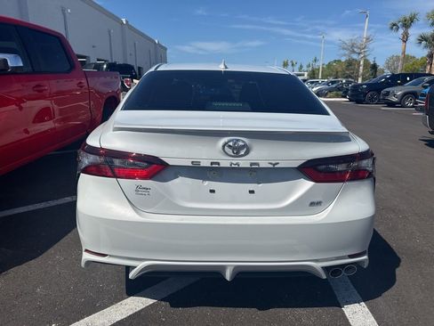 Used 2023 Toyota Camry SE image 5