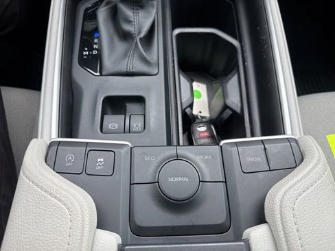 Used 2025 Toyota Grand Highlander FWD image 32