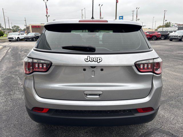 Used 2018 Jeep Compass Sport FWD image 4