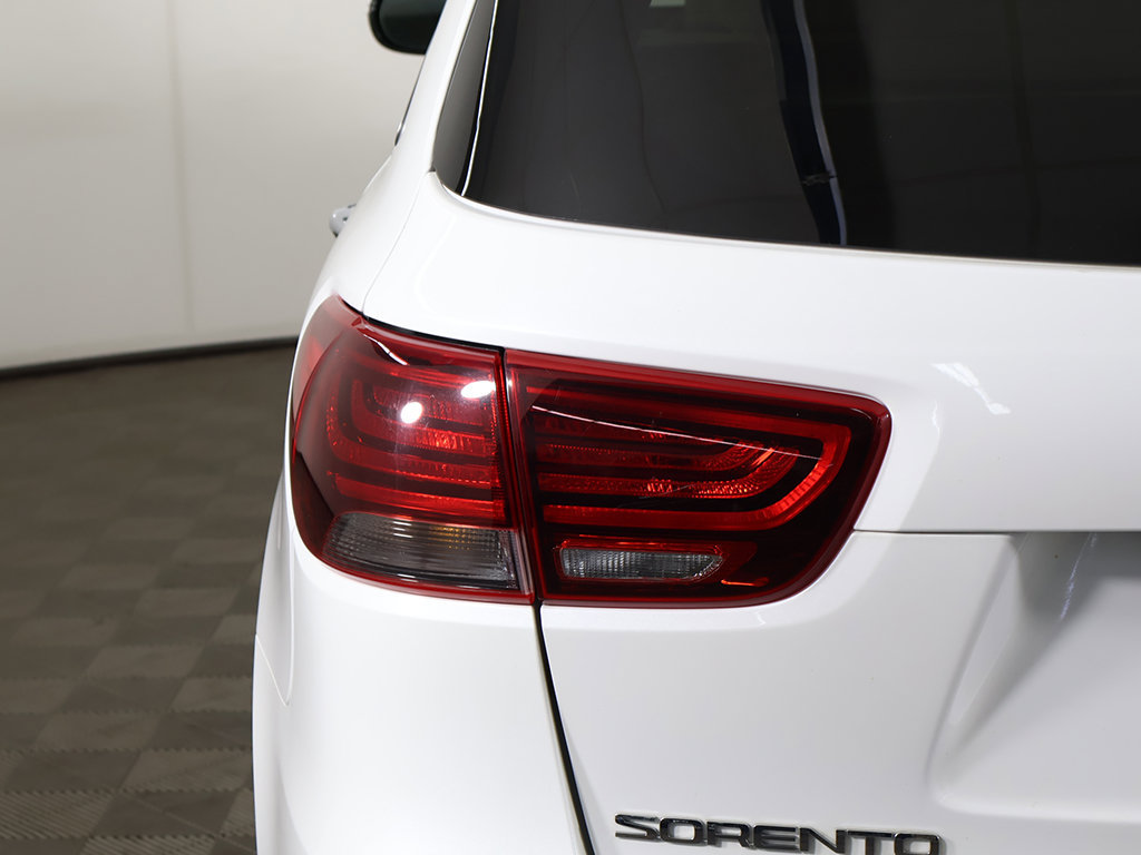 Used 2019 Kia Sorento FWD image 14