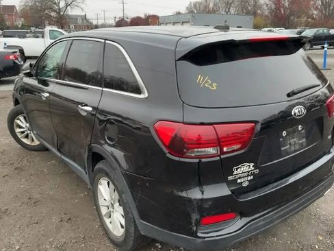 Used 2019 Kia Sorento LX image 2