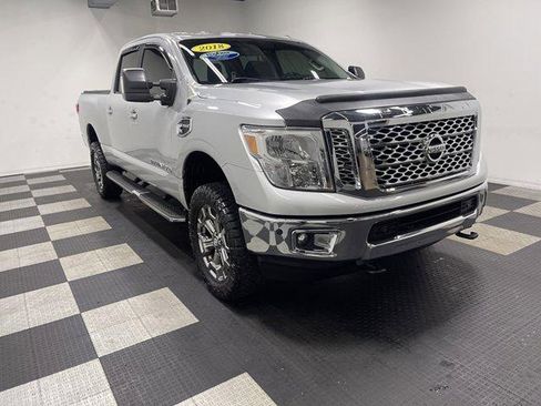 Used 2018 Nissan Titan SV w/ SV Convenience Package AWD/4WD image 5