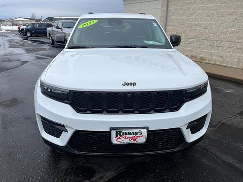 Used 2023 Jeep Grand Cherokee Limited w/ Luxury Tech Group II image 3