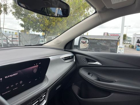 Used 2025 Buick Encore GX Preferred image 35