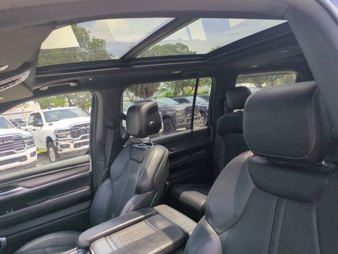 Used 2023 Jeep Wagoneer Series III w/ Premium Group I AWD/4WD image 23