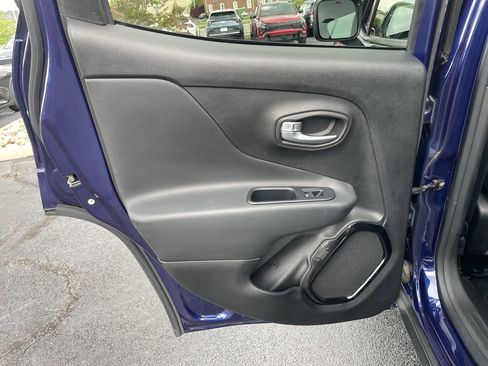Used 2018 Jeep Renegade Altitude AWD/4WD image 21