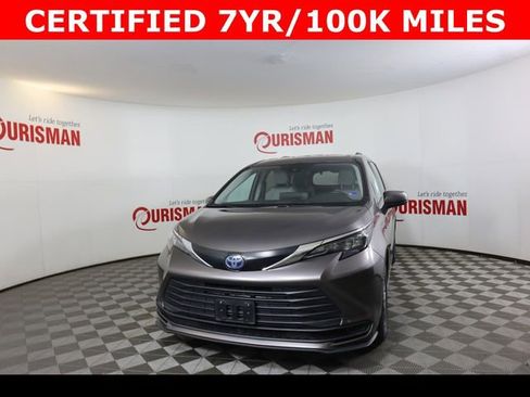 Used 2024 Toyota Sienna LE image 1