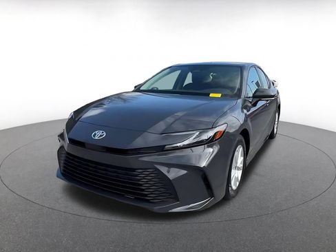 Used 2025 Toyota Camry LE image 7