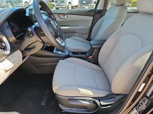 Used 2019 Kia Forte LXS FWD image 14