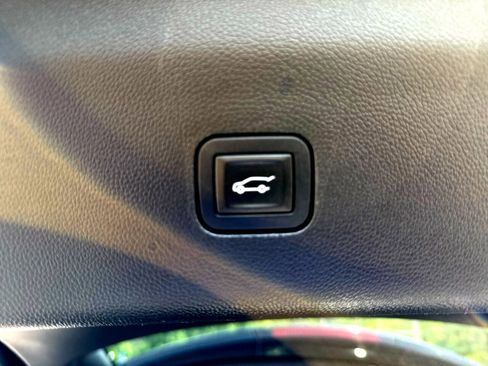 Used 2018 Buick Enclave Premium w/ Experience Buick Package image 23