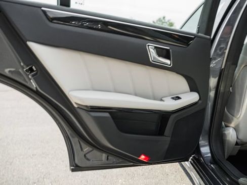 Used 2010 Mercedes-Benz E 350 Sedan image 25