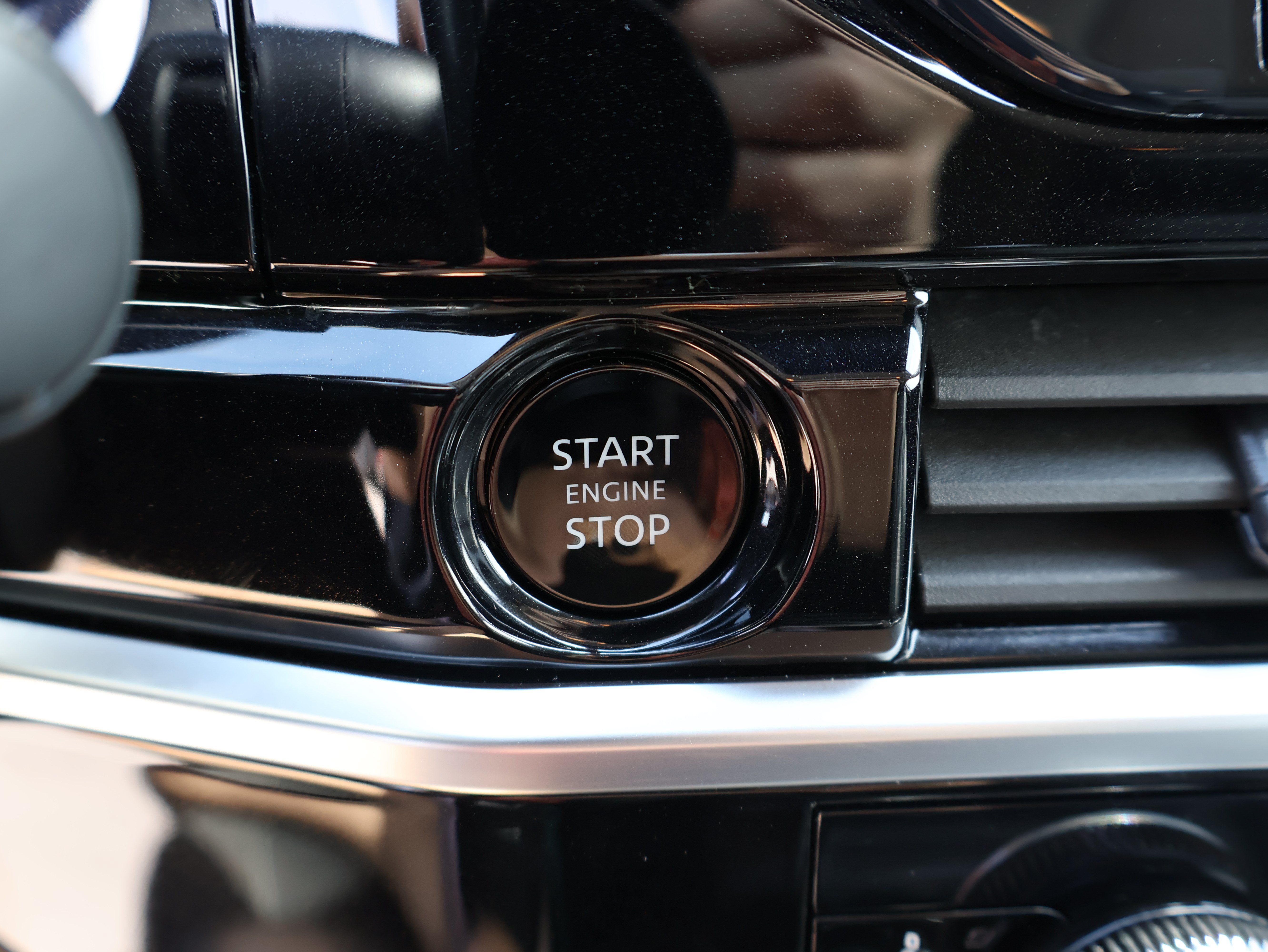 Used 2025 Nissan Pathfinder SL AWD/4WD image 27