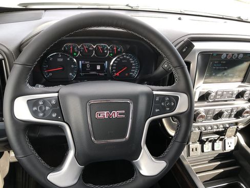 Used 2018 GMC Sierra 1500 SLT image 15