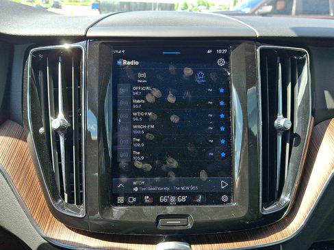 Used 2023 Volvo XC60 B5 Plus AWD/4WD image 17