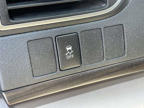 Used 2016 Toyota Camry LE FWD image 19