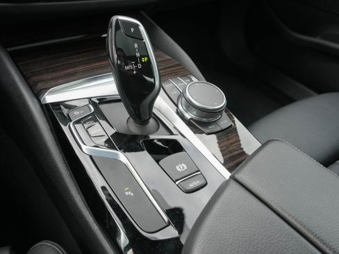 Used 2020 BMW 530i w/ Convenience Package RWD image 26