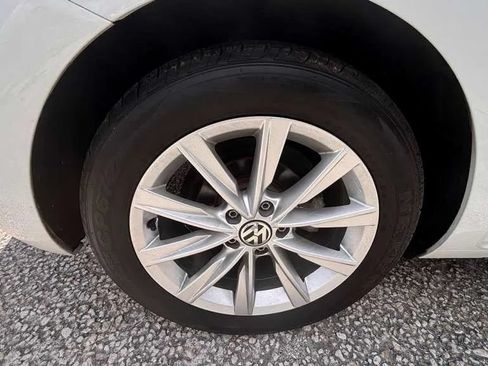 Used 2017 Volkswagen Beetle 1.8T SE FWD image 19