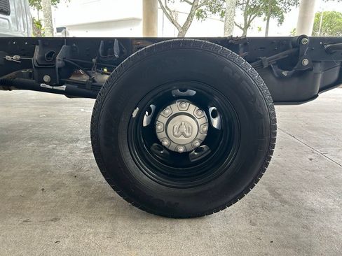 Used 2025 RAM 3500 Tradesman w/ Chrome Appearance Group RWD image 15