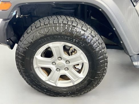 Used 2022 Jeep Wrangler Sport AWD/4WD image 13