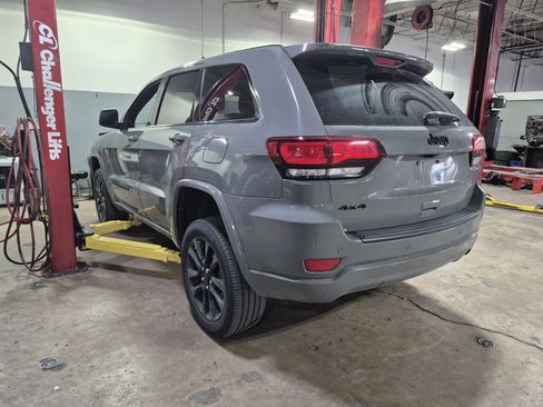 Used 2022 Jeep Grand Cherokee Laredo X AWD/4WD image 8