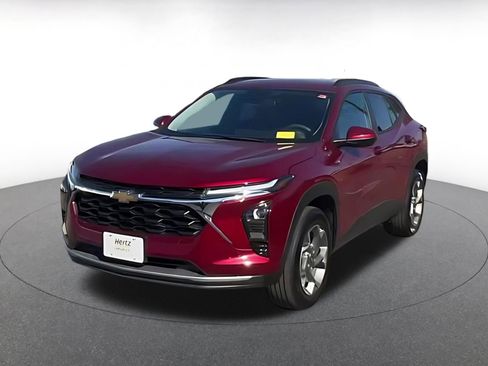 Used 2025 Chevrolet Trax LT FWD image 14