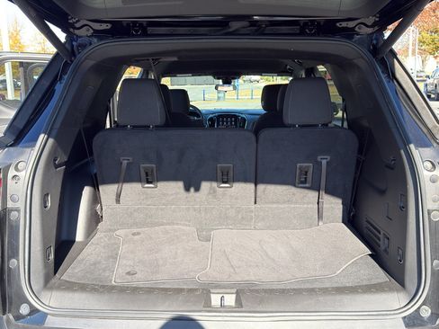 Used 2023 Chevrolet Traverse LT image 30