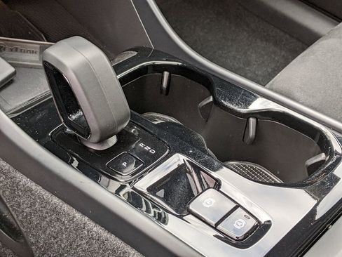 Certified 2025 Volvo XC40 B5 Plus image 19