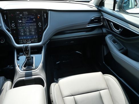 Certified 2025 Subaru Outback Onyx Edition AWD/4WD image 11