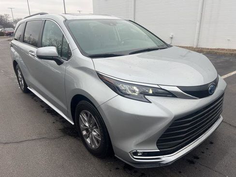 Certified 2024 Toyota Sienna XLE image 6