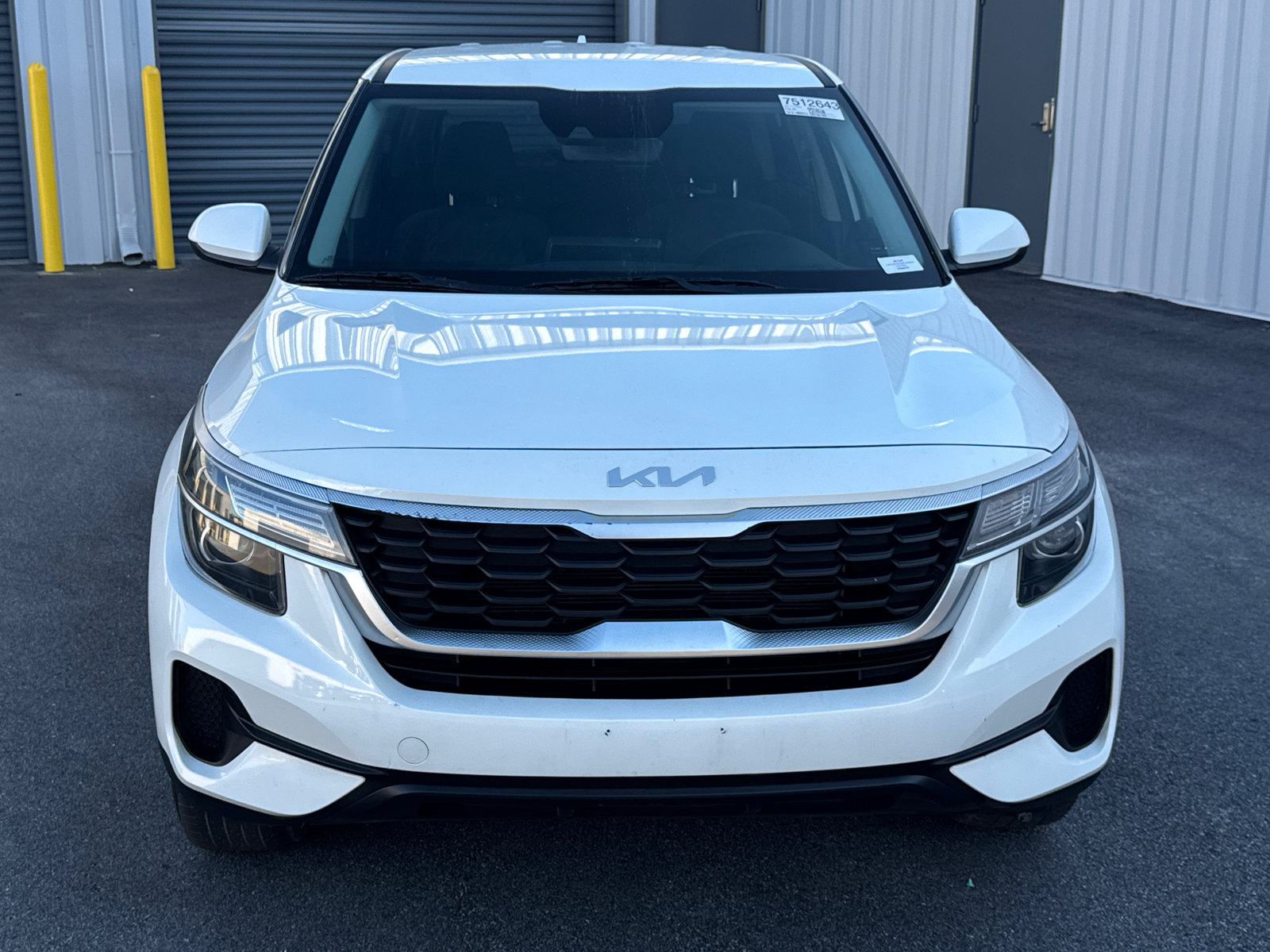 Used 2023 Kia Seltos LX AWD/4WD image 2