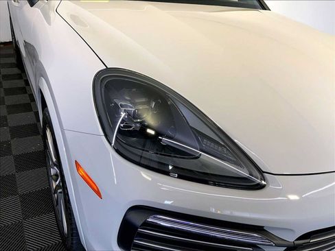 Certified 2023 Porsche Cayenne Platinum Edition AWD/4WD image 12