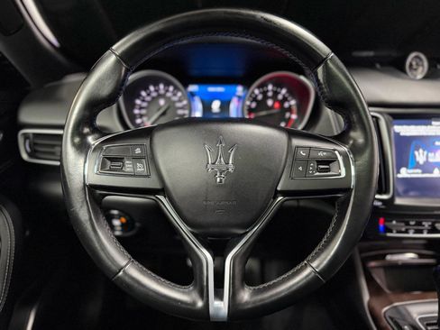 Used 2017 Maserati Levante w/ Luxury Package AWD/4WD image 17