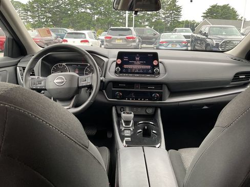 Used 2025 Nissan Rogue SV FWD image 8