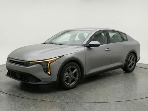Used 2025 Kia K4 LXS FWD image 3