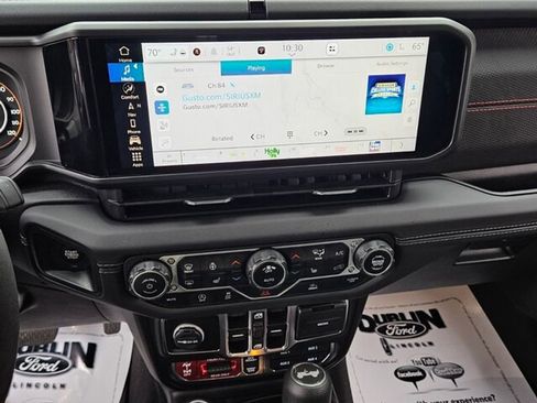 Used 2024 Jeep Wrangler Unlimited Rubicon w/ Technology Group image 19