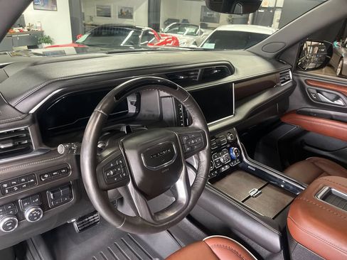 Used 2023 GMC Yukon XL Denali Ultimate AWD/4WD image 32
