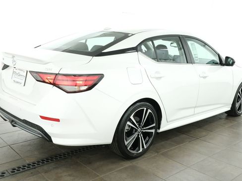 Used 2021 Nissan Sentra SR w/ SR Premium Package FWD image 6