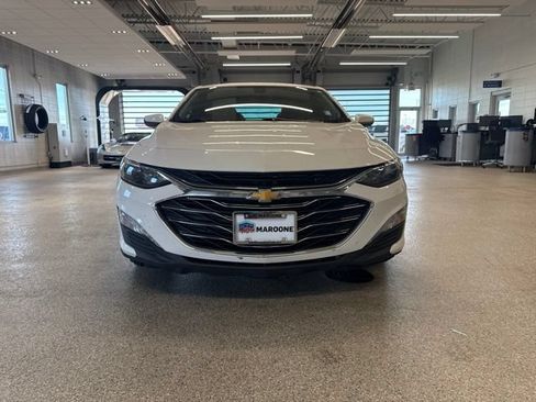 Used 2020 Chevrolet Malibu LT FWD image 2